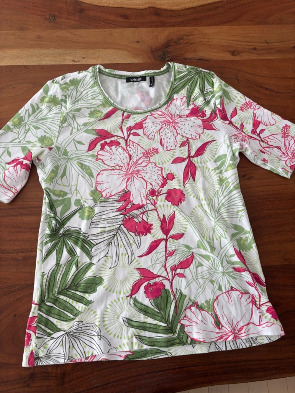 Olsen White Scoop-Neck Floral Tee with Pink & Green Print. Tropical. Sz medium.